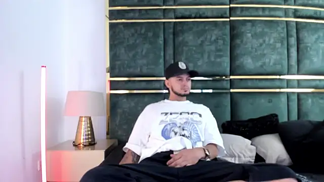 GaelyCoral online show from April 11, 2026, 2:10 pm