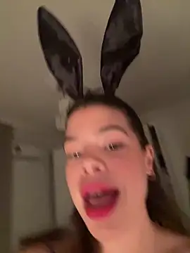 Brigitte01 online show from April 6, 2026, 9:49 pm