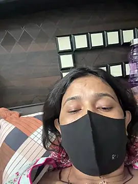 Snapshot of raavigirl chatting on March 3, 2026, 6:25 pm raavigirl online show from March 3, 2026, 6:25 pm