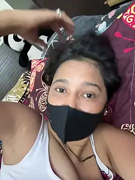 raavigirl online show from March 18, 2026, 8:06 am