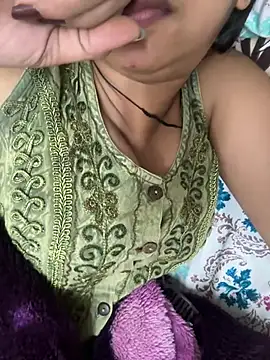 Snapshot of raavigirl chatting on July 7, 2026, 7:51 pm raavigirl online show from July 7, 2026, 7:51 pm