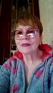 Snapshot of SophieBurns chatting on April 22, 2026, 11:45 am SophieBurns online show from April 22, 2026, 11:45 am