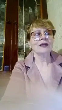 Snapshot of SophieBurns chatting on May 12, 2026, 10:34 am SophieBurns online show from May 12, 2026, 10:34 am