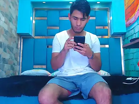 Snapshot of warmNoah chatting on February 26, 2026, 7:35 pm warmNoah online show from February 26, 2026, 7:35 pm