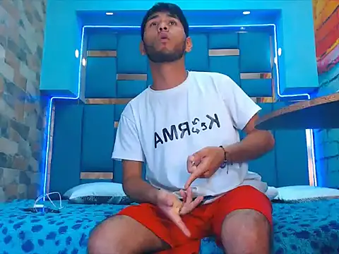 warmNoah online show from March 3, 2026, 7:42 pm