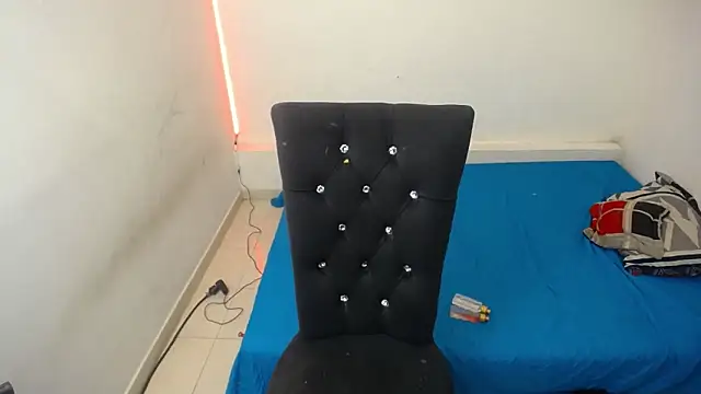 Snapshot of Naomy_Reiden chatting on February 12, 2026, 6:25 pm Naomy Reiden online show from February 12, 2026, 6:25 pm