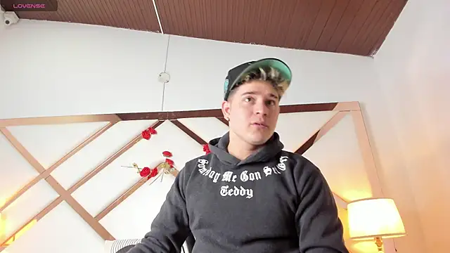 Snapshot of rayan_linxx chatting on February 14, 2026, 7:54 pm rayan linxx online show from February 14, 2026, 7:54 pm