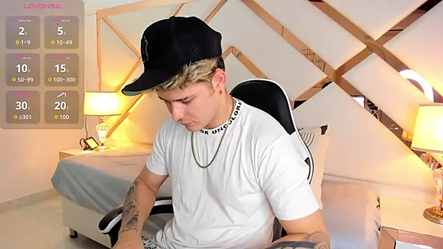 Snapshot of rayan_linxx chatting on February 21, 2026, 7:37 pm rayan linxx online show from February 21, 2026, 7:37 pm