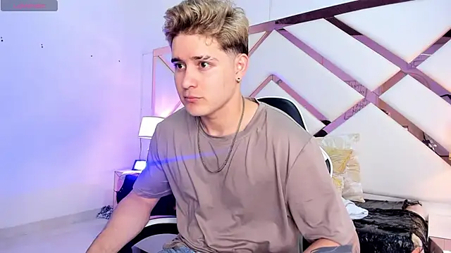 rayan linxx online show from March 12, 2026, 7:20 pm