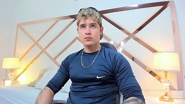 rayan linxx online show from April 8, 2026, 7:36 pm