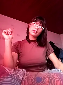 lucyscay  online show from May 2, 2026, 9:20 pm