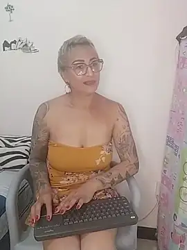 Charlotte gray  online show from February 19, 2026, 10:50 pm