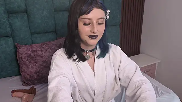 Snapshot of OliviaBonnie chatting on February 17, 2026, 7:09 pm OliviaBonnie online show from February 17, 2026, 7:09 pm