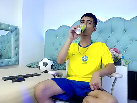 Snapshot of Apolo_Richards chatting on February 20, 2026, 7:36 pm Apolo Richards online show from February 20, 2026, 7:36 pm