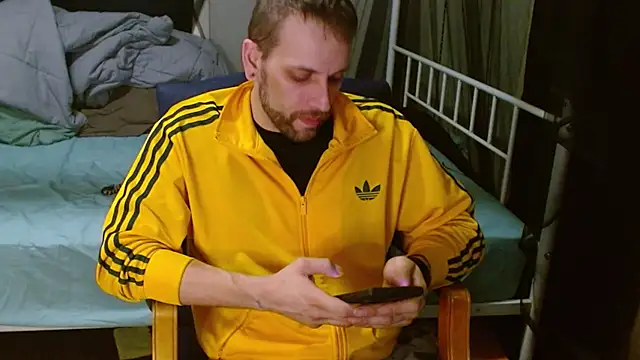 Snapshot of cguffey2284 chatting on February 18, 2026, 12:28 am cguffey2284 online show from February 18, 2026, 12:28 am