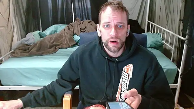 Snapshot of cguffey2284 chatting on February 20, 2026, 7:14 pm cguffey2284 online show from February 20, 2026, 7:14 pm