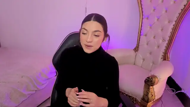 MAHYRA TAY online show from March 18, 2026, 7:28 pm