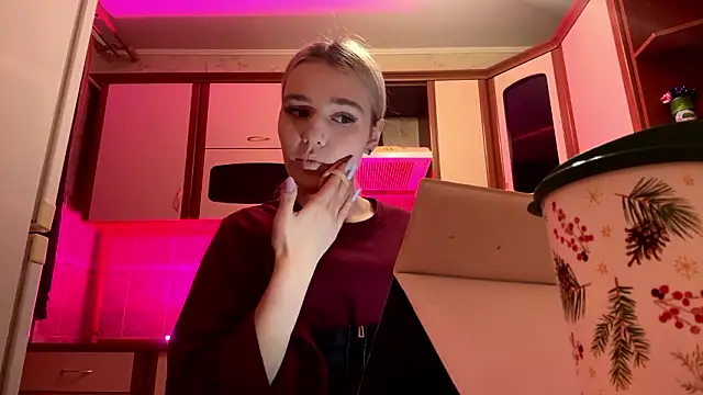 MiaBerlateen online show from February 18, 2026, 6:26 pm