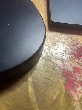 Miesi-c2clove online show from February 6, 2026, 4:21 pm