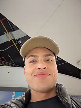 Snapshot of Eros_lee chatting on February 25, 2026, 11:36 pm Eros lee online show from February 25, 2026, 11:36 pm