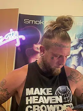 Snapshot of Smokebluntafterblunt chatting on June 12, 2026, 11:09 am Smokebluntafterblunt online show from June 12, 2026, 11:09 am