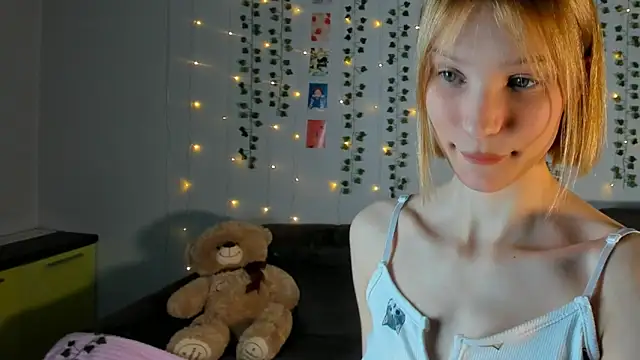 Kiracute18 online show from February 22, 2026, 9:35 pm