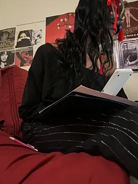 LadyKitsune online show from March 4, 2026, 4:07 am