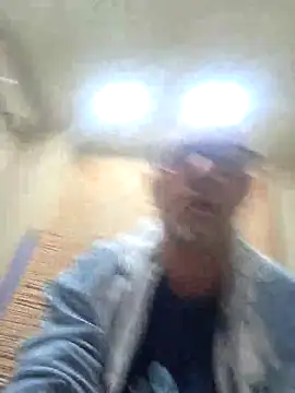 pareja47 online show from April 22, 2026, 7:55 am