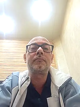 pareja47 online show from April 26, 2026, 2:59 pm