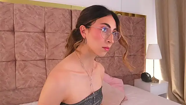 EmmaClark   online show from March 28, 2026, 7:46 pm