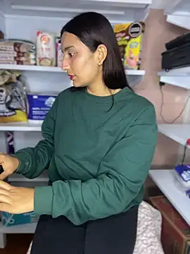 -BabyLuna online show from April 8, 2026, 12:32 am