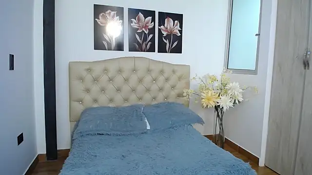 Kitty f00x online show from March 9, 2026, 7:18 pm