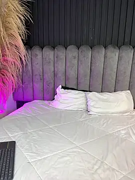 Nanda vixen  online show from March 10, 2026, 8:47 pm