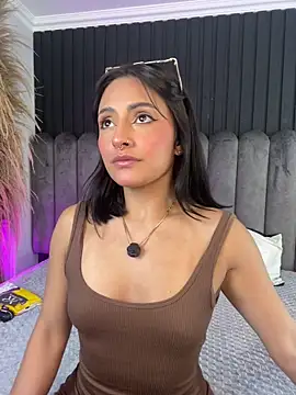 Nanda vixen  online show from April 8, 2026, 11:37 pm