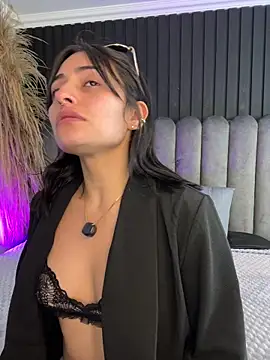Nanda vixen  online show from May 13, 2026, 11:33 pm