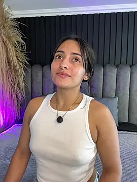 Nanda vixen  online show from May 14, 2026, 11:00 pm