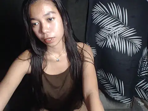 urgirlyflor online show from April 18, 2026, 11:36 am