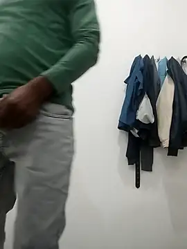 Snapshot of Daddyishere_19 chatting on February 17, 2026, 5:04 am Daddyishere 19 online show from February 17, 2026, 5:04 am