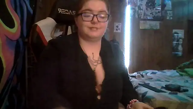 Snapshot of thatskarma chatting on February 18, 2026, 5:03 am thatskarma online show from February 18, 2026, 5:03 am