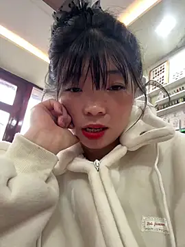 cuty lusy online show from March 12, 2026, 5:13 am