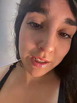 Snapshot of Latinaelisa chatting on March 25, 2026, 2:28 am Latinaelisa online show from March 25, 2026, 2:28 am