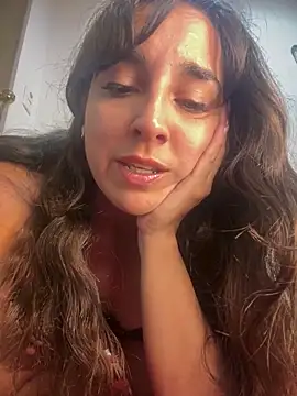 Snapshot of Latinaelisa chatting on March 26, 2026, 2:28 am Latinaelisa online show from March 26, 2026, 2:28 am