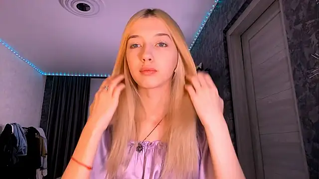 Snapshot of TaliCaan chatting on February 15, 2026, 12:03 pm TaliCaan online show from February 15, 2026, 12:03 pm