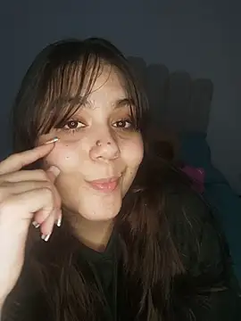 Snapshot of its_lauu_ chatting on May 7, 2026, 5:35 am its lauu online show from May 7, 2026, 5:35 am