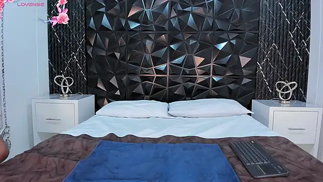 JazminMonroee  online show from April 9, 2026, 5:29 am