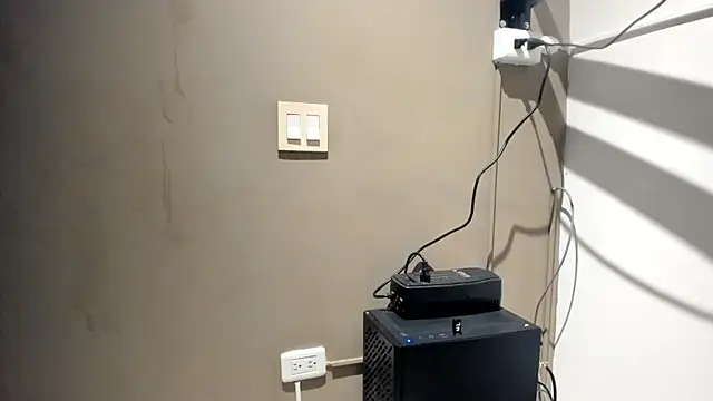 SophieSerrat online show from March 18, 2026, 6:05 am