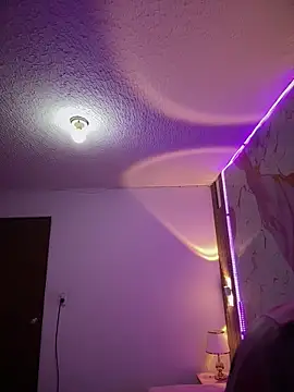 Woo isDaphne online show from March 26, 2026, 10:59 pm