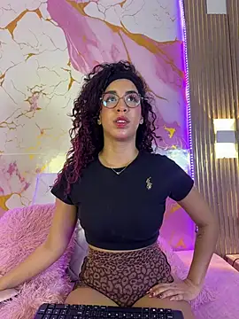 Woo isDaphne online show from March 28, 2026, 11:04 pm