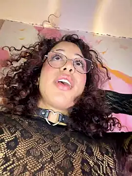 Woo isDaphne online show from May 16, 2026, 12:18 am