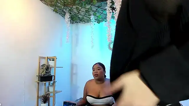 Lizeth hot2002 online show from February 25, 2026, 1:26 am